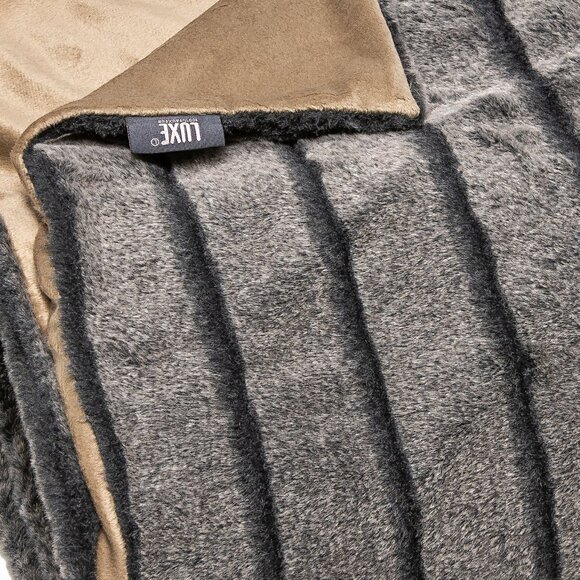 COPY - Luxe Home Decor Classic Faux Fur Throw | 1-Piece | Aztec Grey Print | 50… - Picture 5 of 7